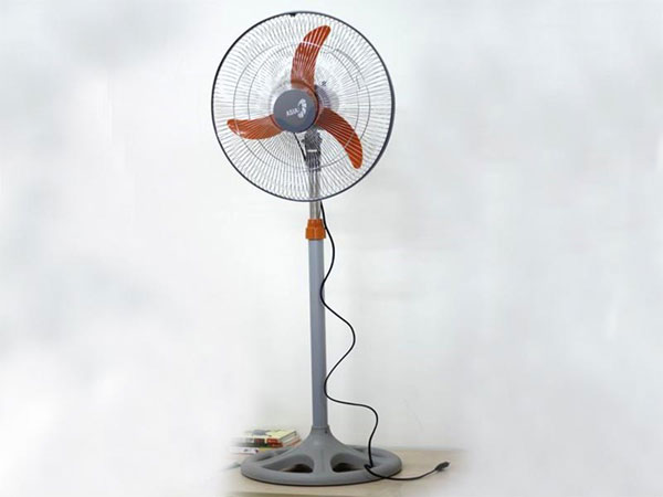 Cách vệ sinh quạt đứng hình 1