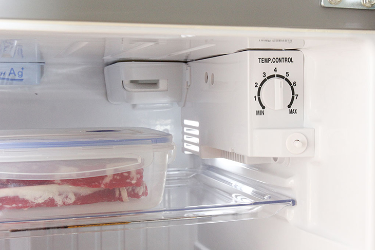 1. Sau một thời gian sử dụng, tủ lạnh kém lạnh, hơi lạnh toả ra không nhiều?