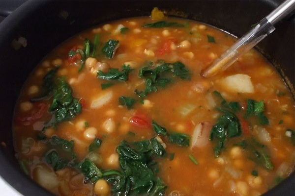 Món súp gà kiểu Ý đem lại một hương vị mới lạ