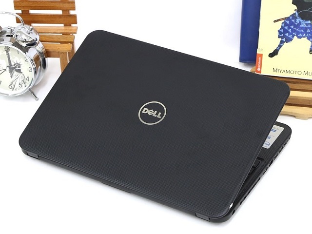 Thiết kế đơn giản nhưng Dell Inspiron 3537 có một phần cứng bên trong mạnh mẽ