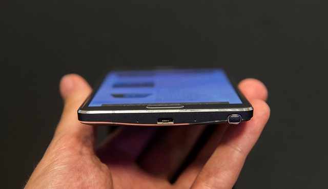 Trên tay Galaxy Note 4 với màn hình 5,7 inch siêu nét