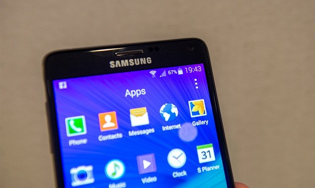 Trên tay Galaxy Note 4 với màn hình 5,7 inch siêu nét