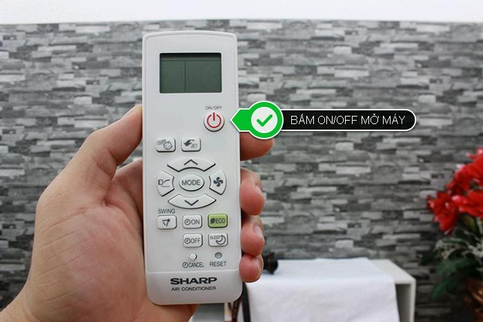 Bấm vào nút ON/OFF Bấm vào nút ON/OFF