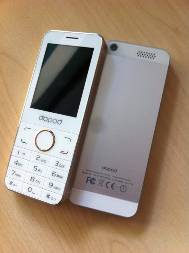 Xuất hiện điện thoại 'cục gạch' giống iPhone 5S giá chỉ 380.000 đồng 7