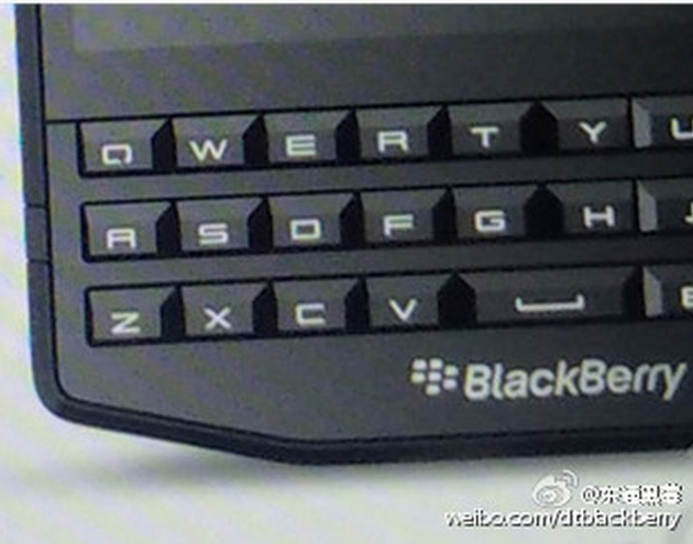 [BlackBerry] Rò rỉ thiết kế bộ ba smartphone mới toanh của 'Dâu Đen' P9984-porsche-design-1