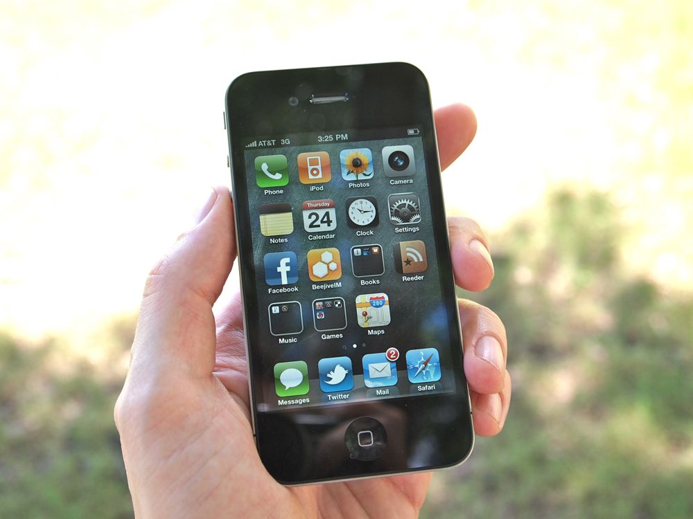 iPhone 4 được trang bị màn hình Retina độ phân giải 640 x 960 pixel