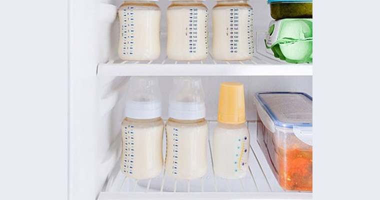 Bảo quản sữa trong tủ lạnh sẽ giúp bạn thảnh thơi hơn trong việc nuôi con