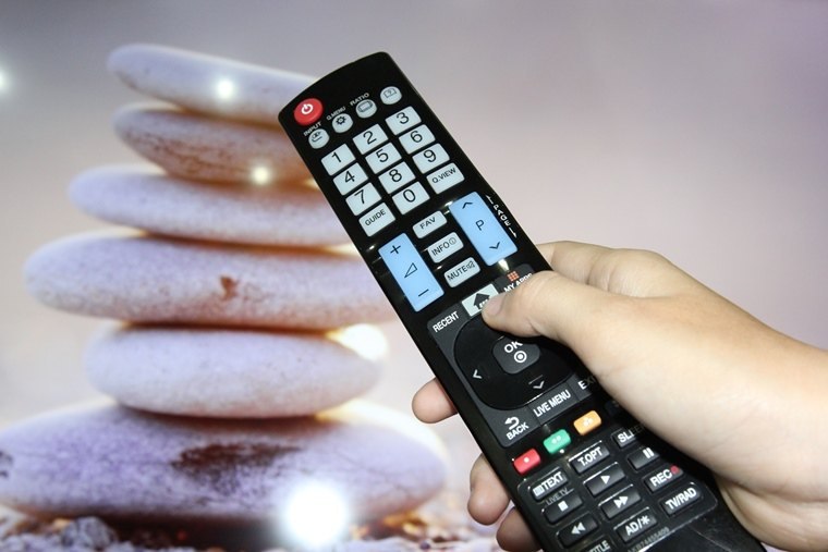 Nhấn nút Menu trên remote để kiểm tra