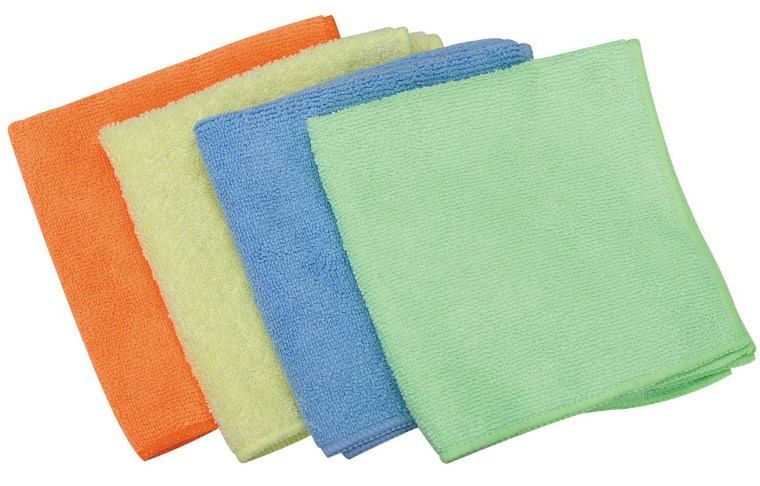 Dùng vải mềm để vệ sinh bình nóng lạnh Dùng vải mềm để vệ sinh bình nóng lạnh