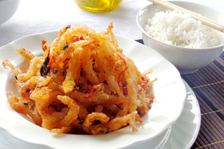 Cách làm cá cơm chiên tỏi ớt ăn vặt mùa euro Cách làm cá cơm chiên tỏi ớt ăn vặt ngon