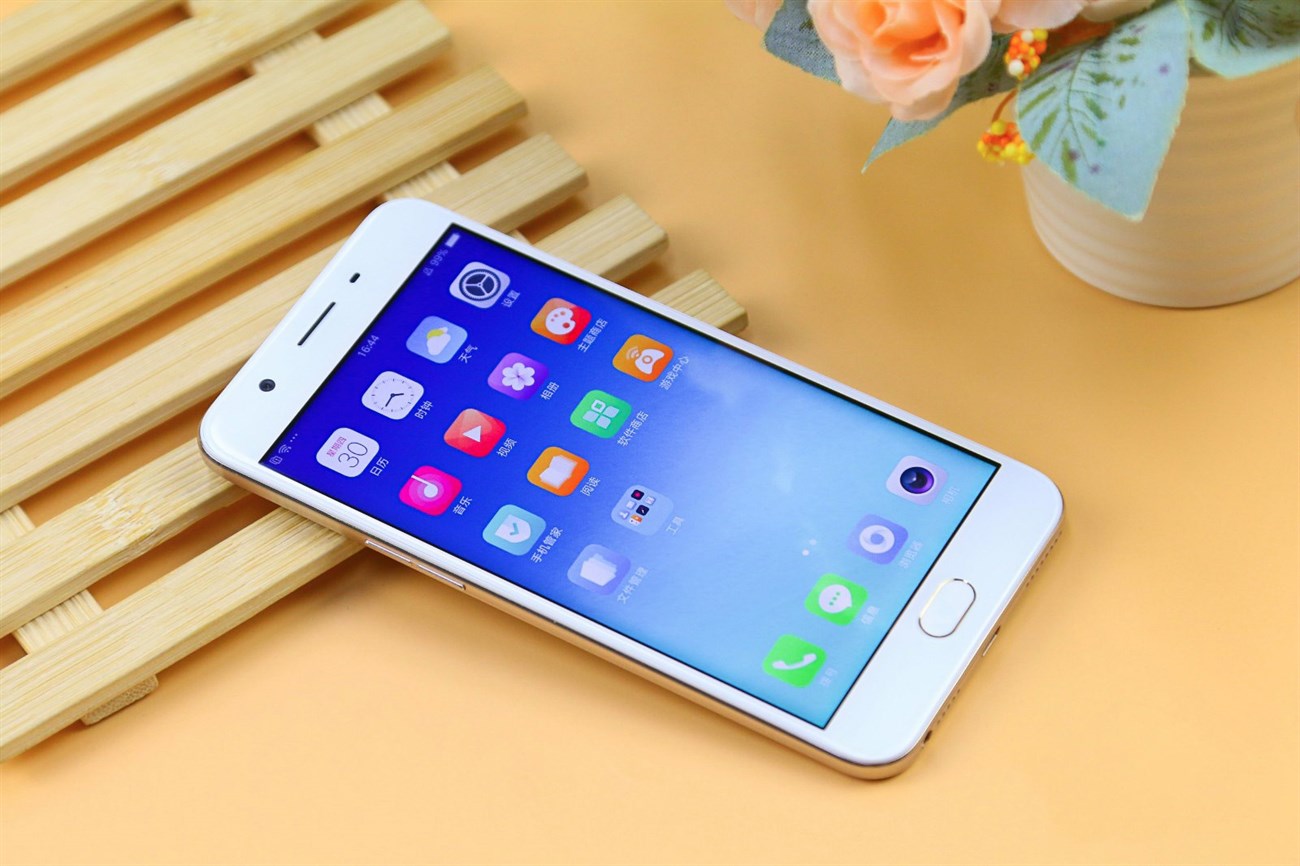 OPPO F1s