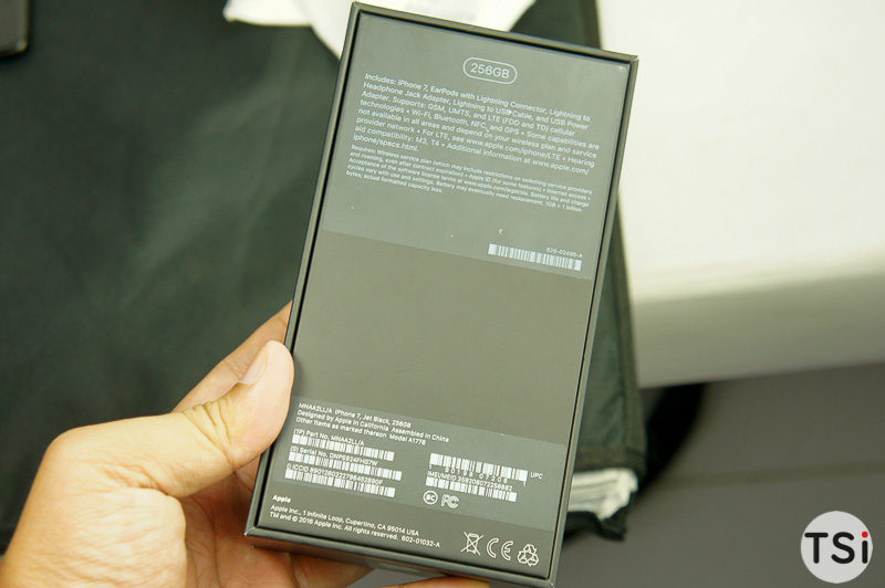 iPhone 7 Jet Black vừa có mặt tại VN so sánh với iPhone 3G của năm 2008