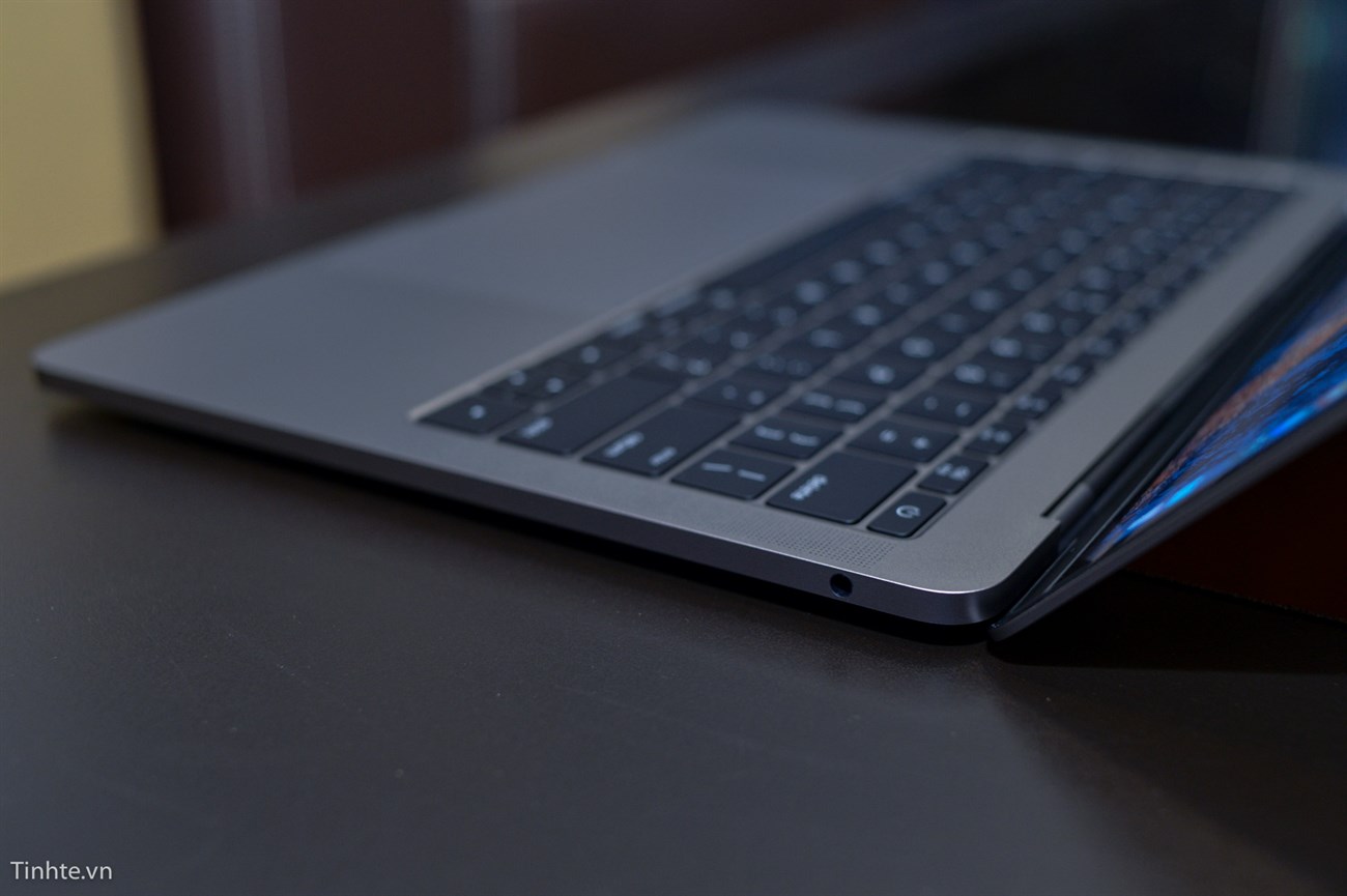 apple_1 Cận cảnh Macbook Pro 13 inch 2016: Quyến rũ khó cưỡng