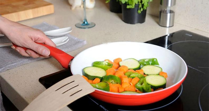 Chảo chống dính chỉ nên dùng để chiên xào Chảo chống dính chỉ nên dùng để chiên xào