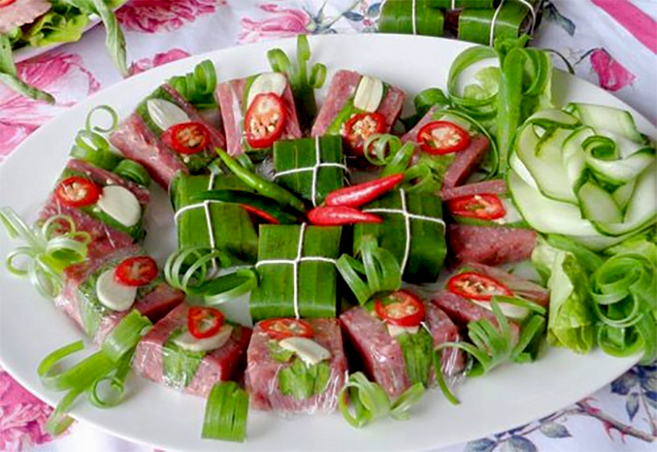 Cách làm nem chua thịt bò thơm ngon đón Tết