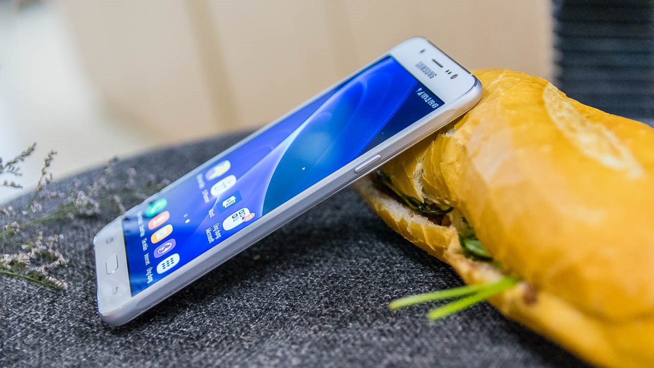 Đánh giá Samsung Galaxy J7 2016