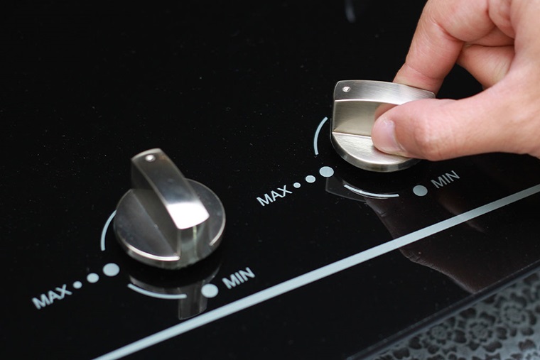 Khóa van bếp sau khi nấu ăn xong để bếp không phựt lửa khi bật