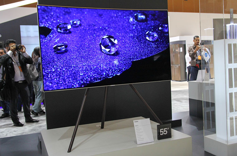 QLED TV được trang bị màn hình có khả năng hiển thị 100% dài màu sắc