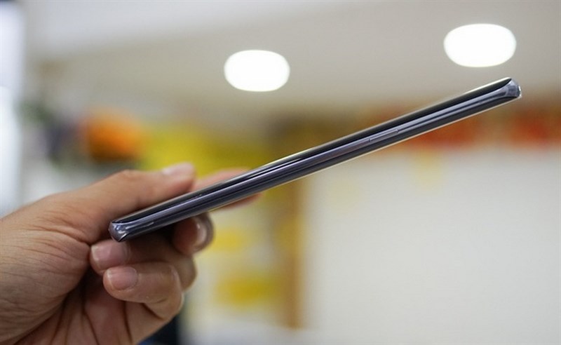 Cận cảnh Galaxy S8 đầu tiên tại Việt Nam: Đẹp xuất sắc, quét mống mắt cực nhanh