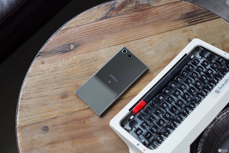 Sony Xperia XZ Premium phiên bản bạc Sony Xperia XZ Premium phiên bản bạc