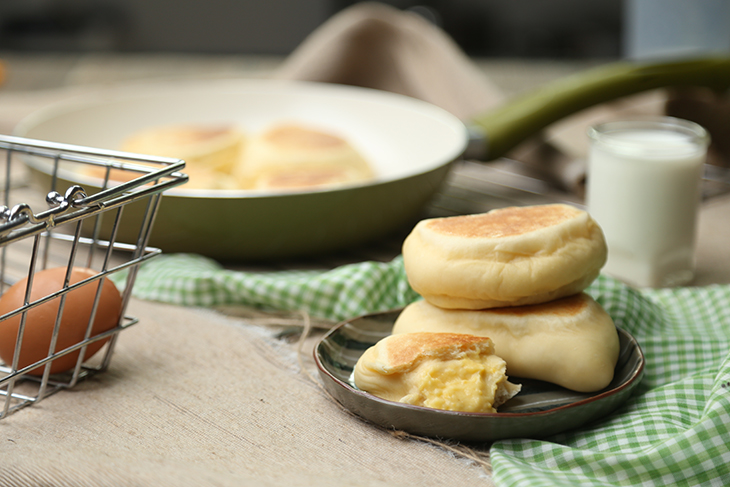 Cách làm bánh mỳ nhân custard trứng muối bằng chảo chống dính Cách làm bánh mỳ nhân custard trứng muối bằng chảo chống dính