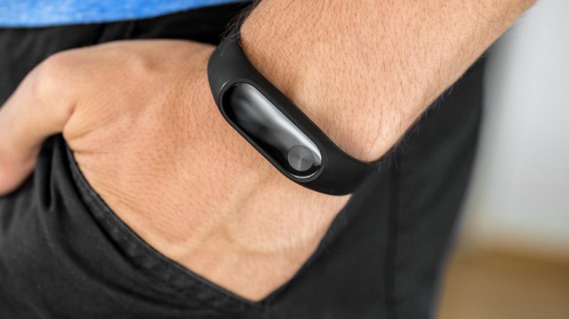 Vòng đeo tay thông minh Mi-Band 2 chỉ còn 490.000 đồng Vòng đeo tay thông minh Mi-Band 2 chỉ còn 490.000 đồng