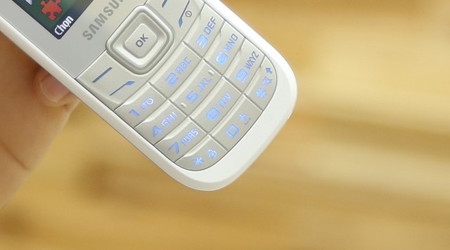 Các phím ấn được thiết kế nhỏ, gọn gàng; phím phản hồi nhanh cải thiện tốc độ nhắn tin của người dùng, với những thông điệp chính xác hơn, rất thích hợp với khách hàng thường xuyên nhắn tin. Các phím ấn được thiết kế nhỏ, gọn gàng; phím phản hồi nhanh cải thiện tốc độ nhắn tin của người dùng, với những thông điệp chính xác hơn, rất thích hợp với khách hàng thường xuyên nhắn tin.