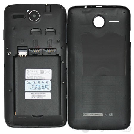 Mặt sau có hỗ trợ đến hai khe cắm thẻ sim Lenovo A680 2 sim 2 sóng
