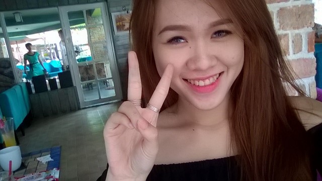 Chụp selfie với sự hỗ trợ của camera trước Chụp selfie với sự hỗ trợ của camera trước