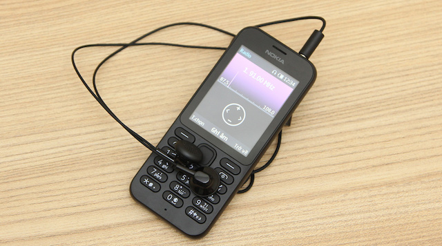 Máy có gần như đầy đủ các tiện ích cho bạn như nghe nhạc, radio, chơi game, Facebook hay lên mạng bằng trình duyệt Opera mini Máy có gần như đầy đủ các tiện ích cho bạn như nghe nhạc, radio, chơi game, Facebook hay lên mạng bằng trình duyệt Opera mini