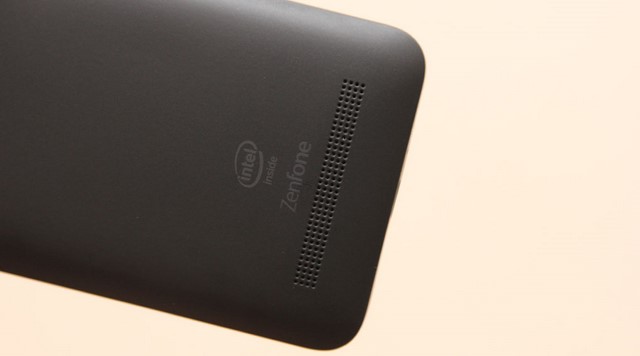 Zenfone nổi bật với loa ngoài và hệ thống âm thanh đặc sắc Zenfone nổi bật với loa ngoài và hệ thống âm thanh đặc sắc