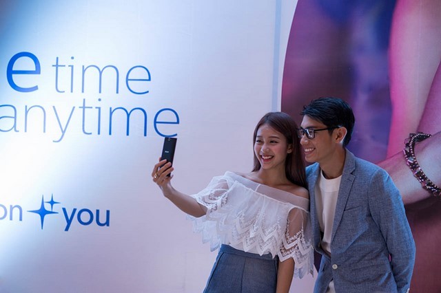 Philips S358 nhấn mạnh khả năng chụp ảnh Selfie Philips S358 nhấn mạnh khả năng chụp ảnh Selfie