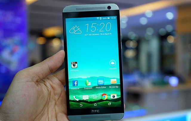 Máy có thiết kế lớn và đẹp thừa hưởng của dòng HTC One Máy có thiết kế lớn và đẹp thừa hưởng của dòng HTC One