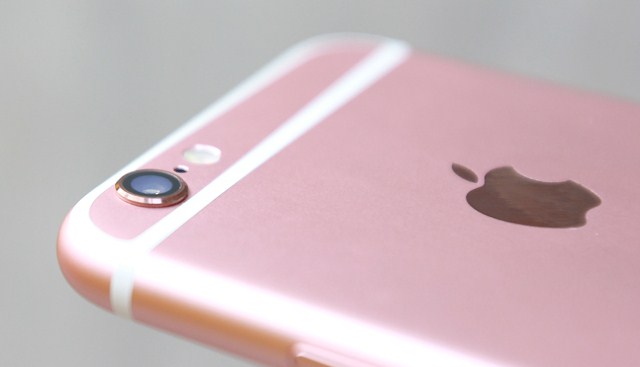 Camera iPhone 6s Plus vẫn lồi nhưng không phải là điều đáng lo ngại Camera iPhone 6s Plus vẫn lồi nhưng không phải là điều đáng lo ngại