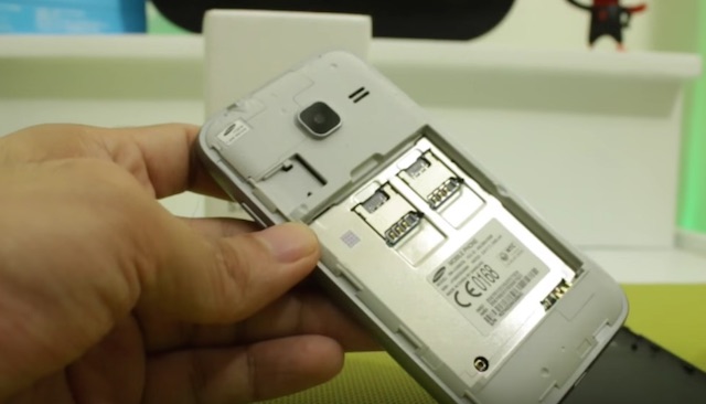 Máy sử dụng 2 sim và 1 khe cắm thẻ nhớ Máy sử dụng 2 sim và 1 khe cắm thẻ nhớ