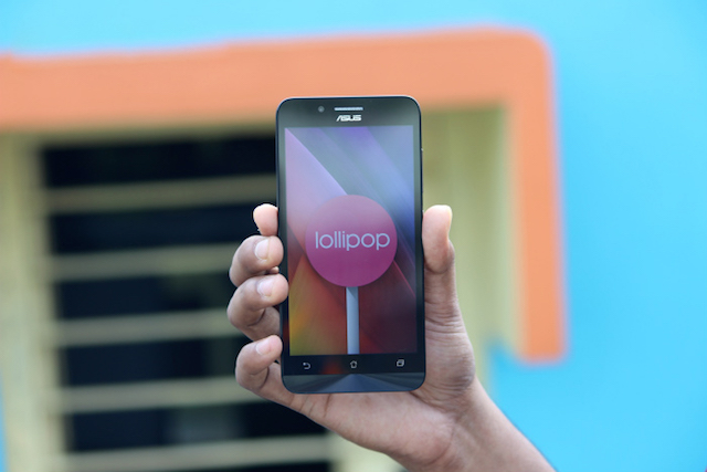 Hệ điều hành Android 5.1 (Lollipop) được cài đặt sẵn với giao diện được Asus tùy biến phong cách riêng Hệ điều hành Android 5.1 (Lollipop) được cài đặt sẵn với giao diện được Asus tùy biến phong cách riêng