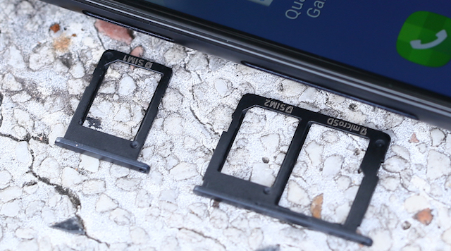 Samsung Galaxy J5 Prime - Với 3 khe gắn ở cạnh máy cho bạn sử dụng được cùng lúc 2 sim và 1 thẻ nhớ