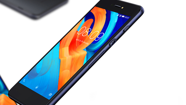 Mobiistar Lai Yuna X - Hầu hết phím ấn được thiết kế bên cạnh phải máy