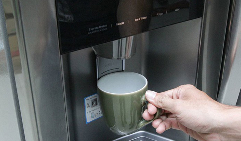 You can get drinking water right outside the refrigerator